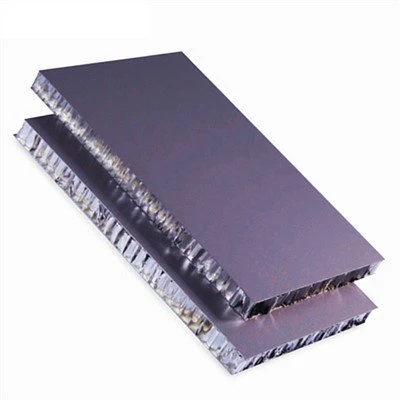 Kompozitna plošča iz aluminijastega satja