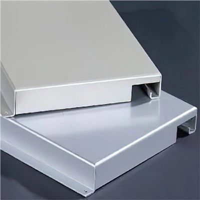 Priključni-strop iz aluminija