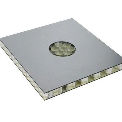Aluminijasta kompozitna plošča v obliki satja