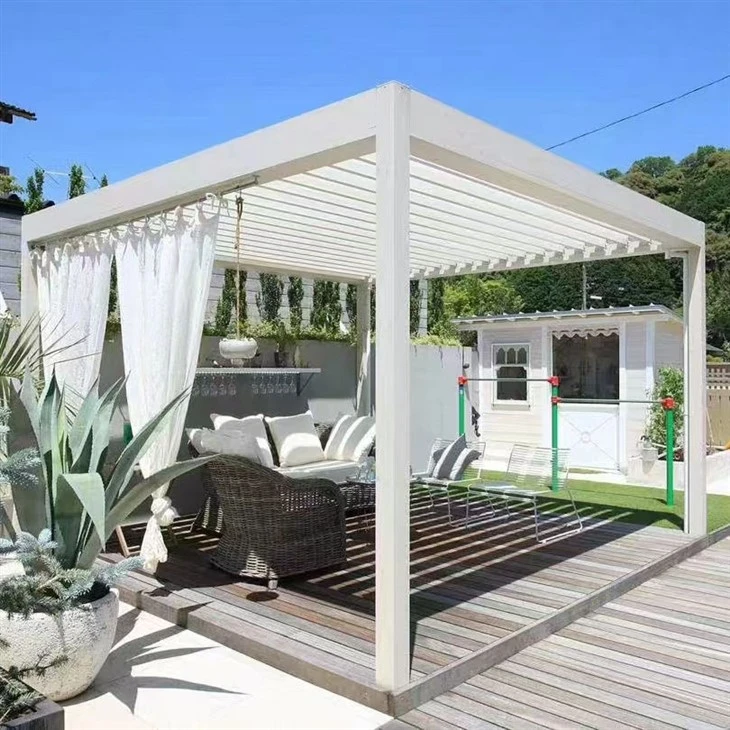 Električna pergola s kovinskim okvirjem za zaščito pred soncem